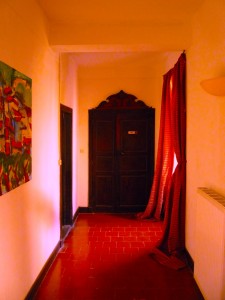 hallway-at-la-muse